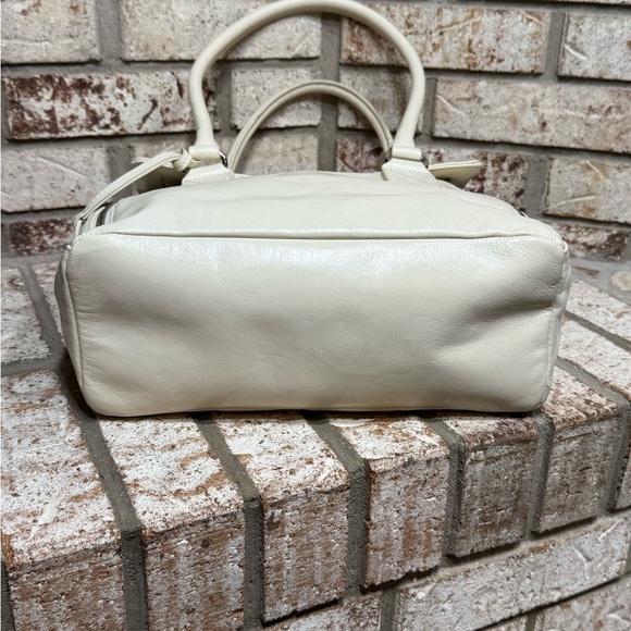 Badgley Mischka Ivory and Black Leather Tote Bag Silver Hardware Satchel - Picture 5 of 13